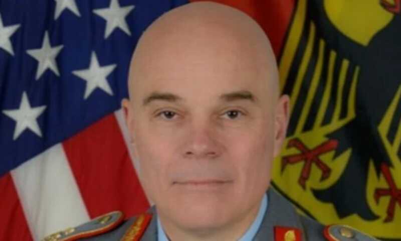 Генерала НАТО уволили после шутки об изнасиловании